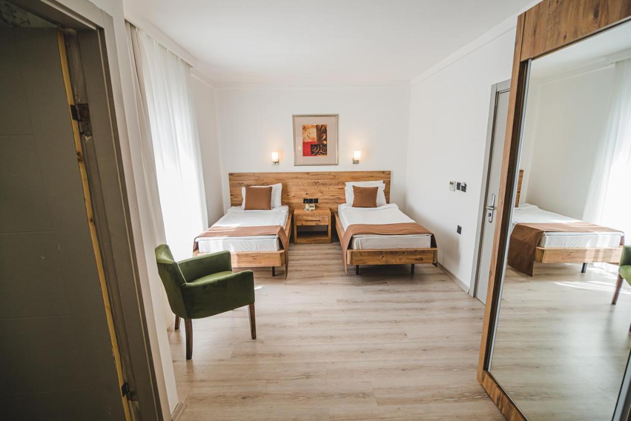 Uptown Bueyuek Anadolu Girne Hotel Exterior photo