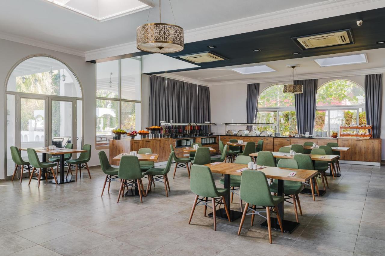 Uptown Bueyuek Anadolu Girne Hotel Exterior photo