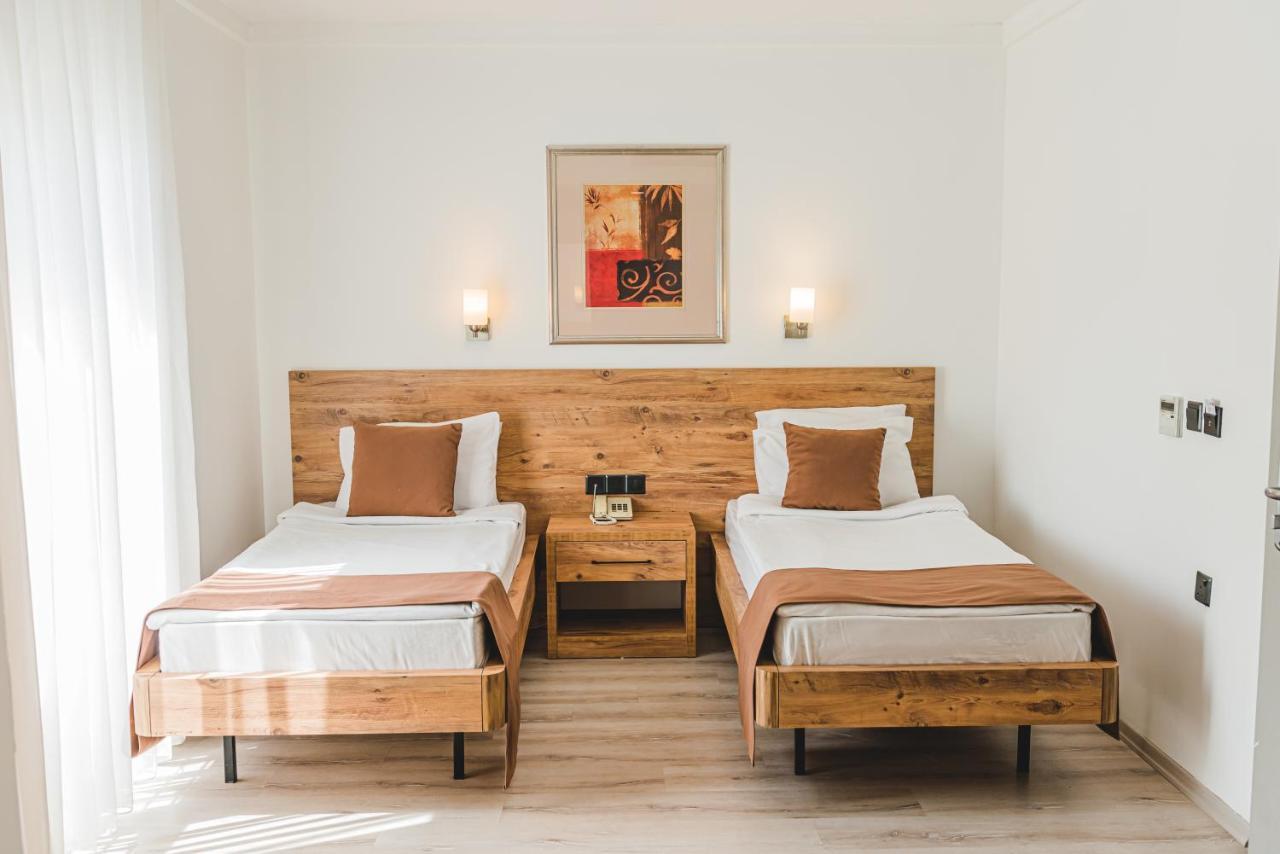Uptown Bueyuek Anadolu Girne Hotel Exterior photo