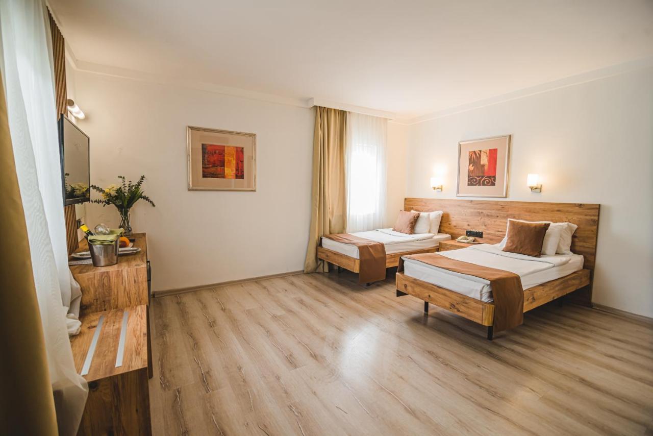 Uptown Bueyuek Anadolu Girne Hotel Exterior photo