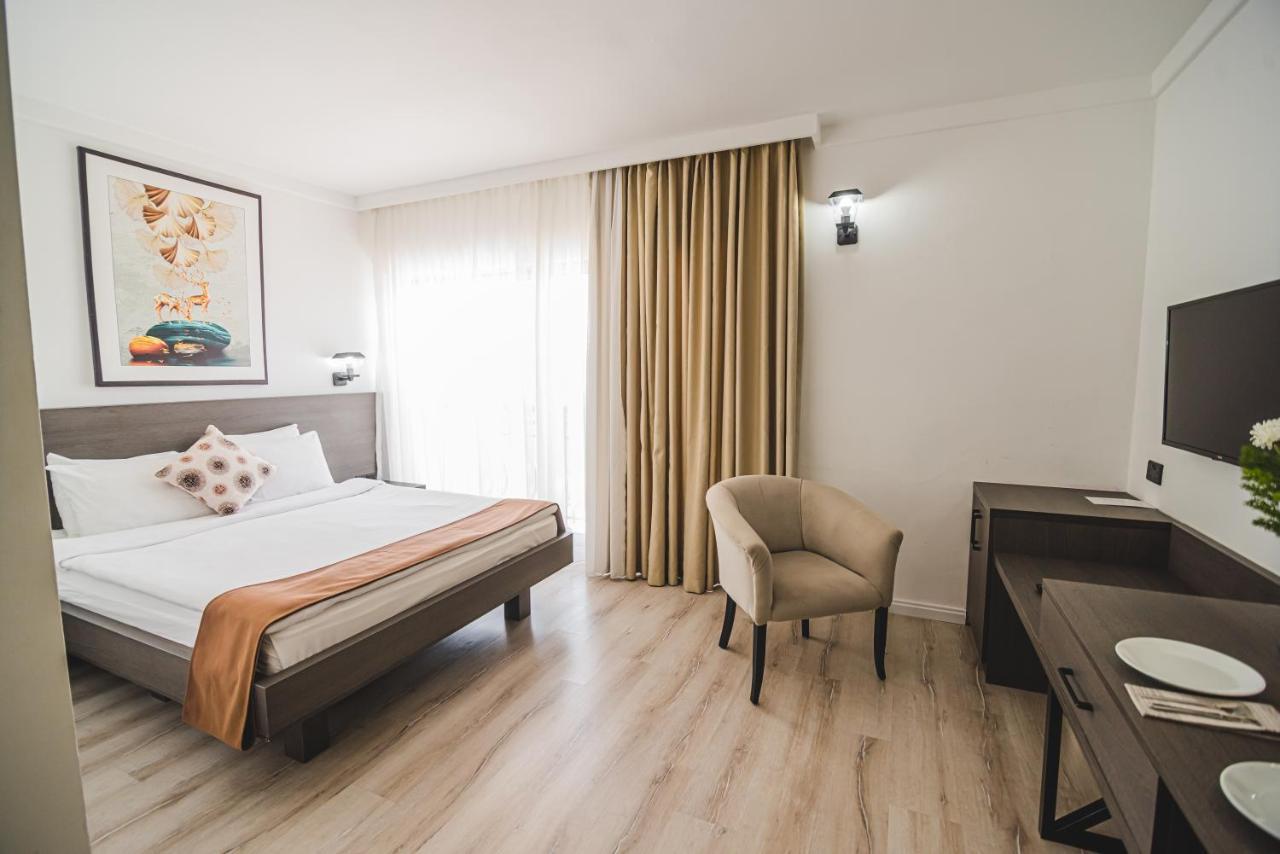 Uptown Bueyuek Anadolu Girne Hotel Exterior photo