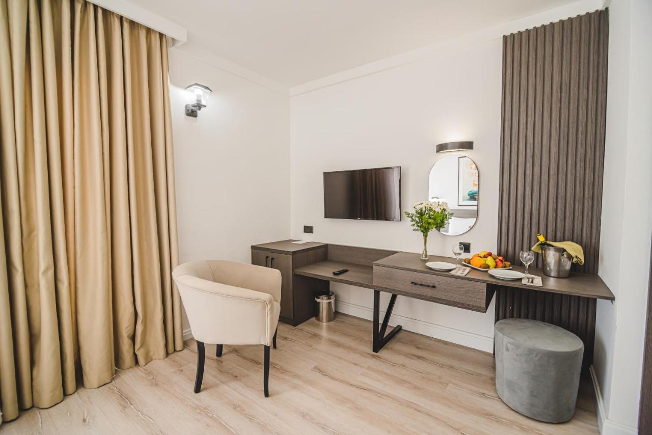 Uptown Bueyuek Anadolu Girne Hotel Exterior photo