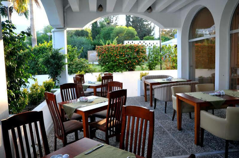 Uptown Bueyuek Anadolu Girne Hotel Exterior photo